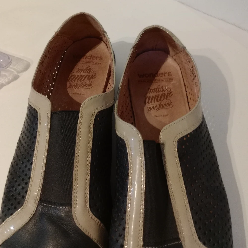 WONDERS ”MÁS AMOR POR FAVOR” PERFORATED LEATHER‎ FLATS Sz. 11 -11.5